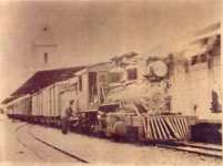 Locomotiva da EFOM estacionada em Barbacena (reprodução - autor desconhecido).